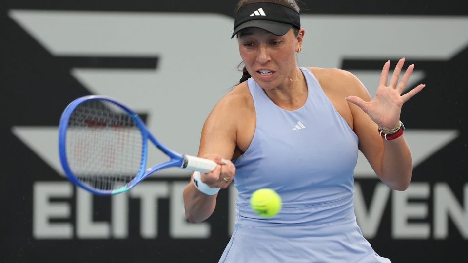 Jessica Pegula advances to the Adelaide International 2025 quarterfinals.